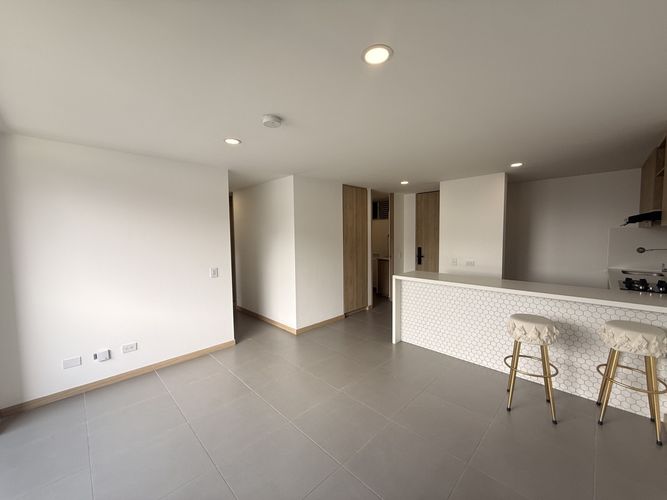 Apartamento de 3 alcobas en arriendo en Shellmar, Medellín, 75 m² · foto 2 de 16