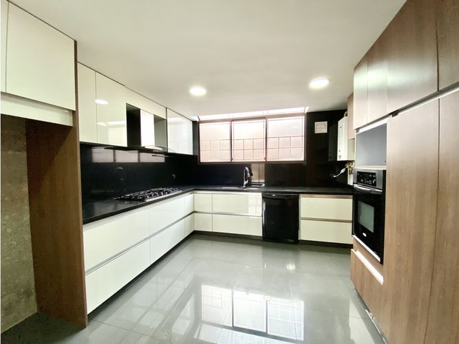 Casa de 3 alcobas en venta en Salamanca, Bogotá, 290 m² · foto 7 de 24