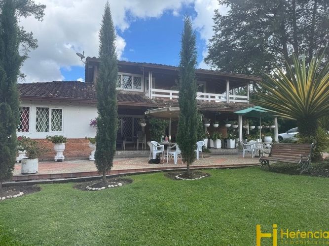 Casa de 5 alcobas en venta en La Ceja · foto 2 de 21
