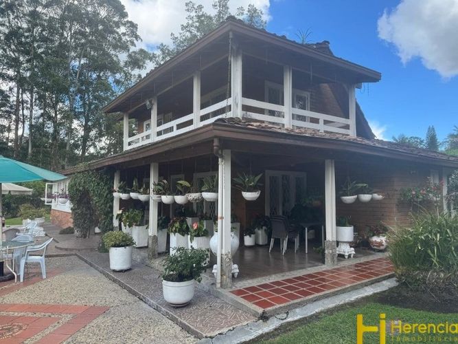 Casa de 5 alcobas en venta en La Ceja · foto 3 de 21