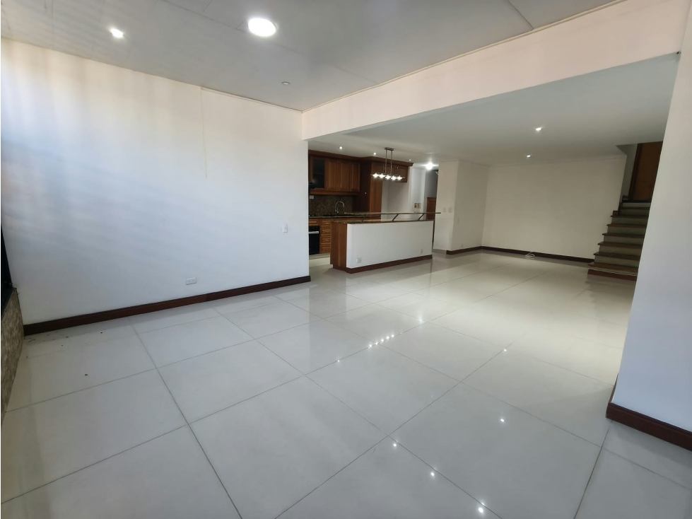 Casa en arriendo en Las Palmas, Medellín · foto 2 de 24
