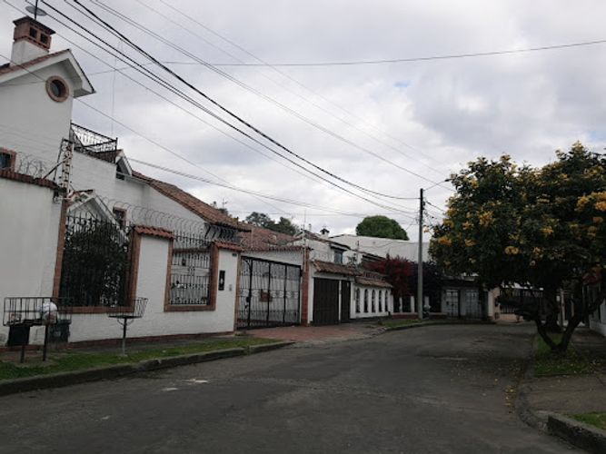 Casa de 5 alcobas en venta en Ilarco, Bogotá, 380 m² · foto 2 de 24