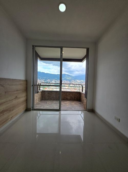Apartamento en venta en Viviendas Del Sur, Itagüí · foto 2 de 24