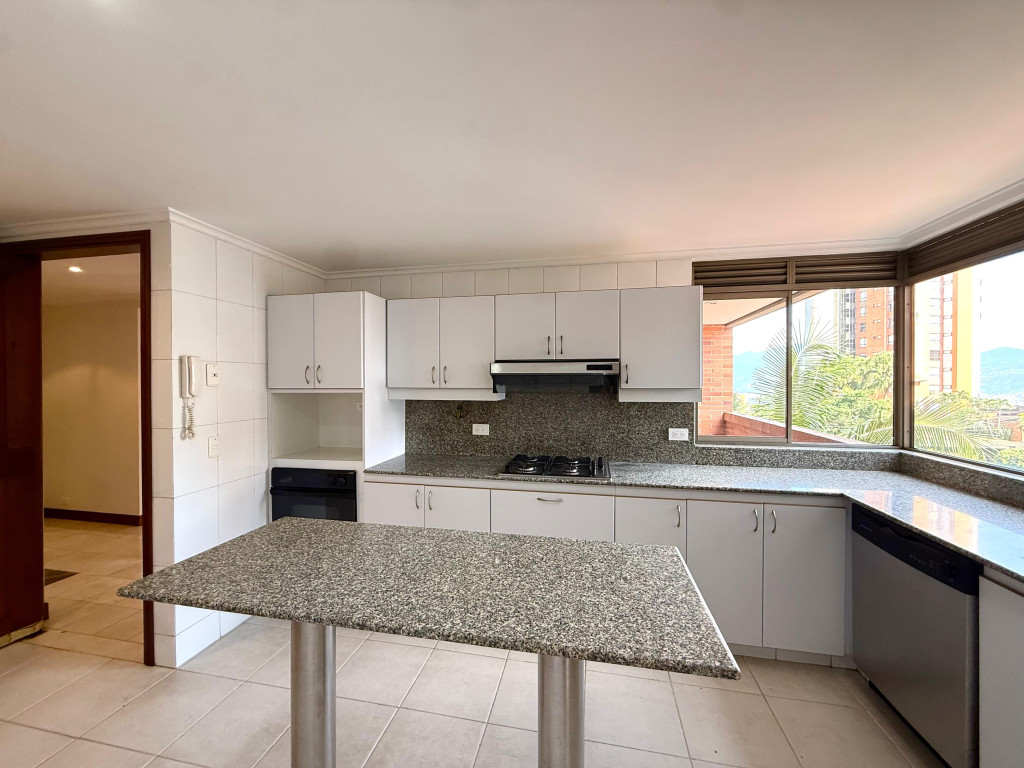 Apartamento en arriendo en El Poblado, Medellín · foto 4 de 24