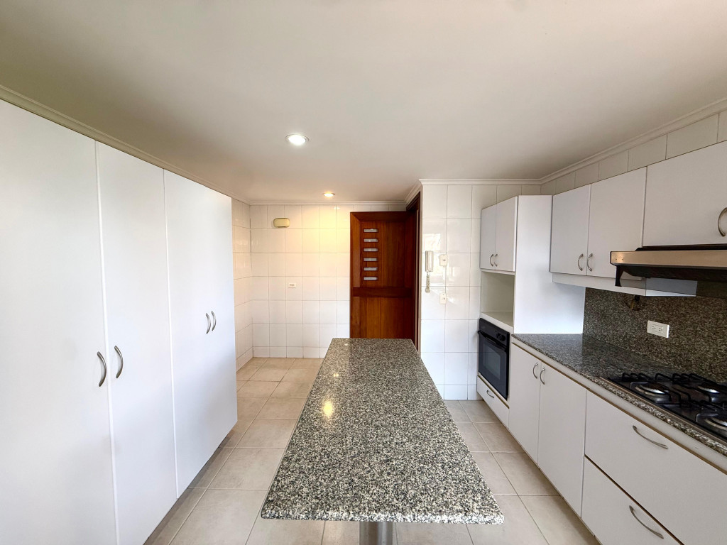 Apartamento en arriendo en El Poblado, Medellín · foto 5 de 24