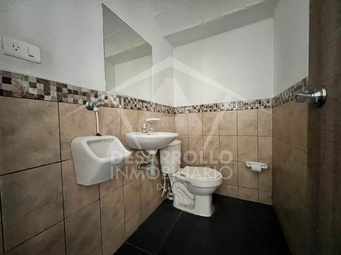 Local en arriendo en Lorena, Medellín, 205 m² · foto 13 de 18