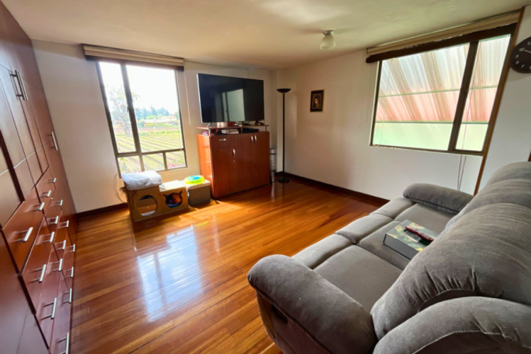 Casa de 5 alcobas en venta en Cota, 240 m² · foto 8 de 24