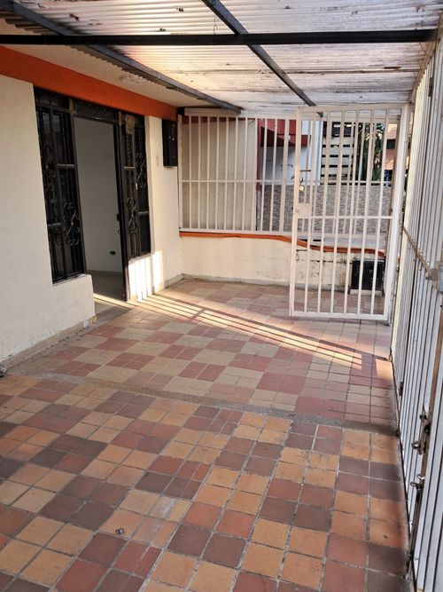 Casa de 8 alcobas en venta en Piedra Pintada, Ibagué, 330 m² · foto 2 de 24