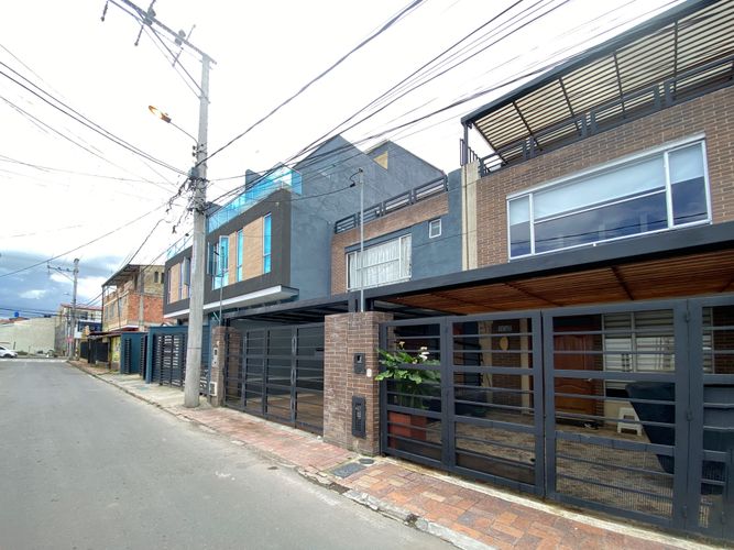 Casa de 3 alcobas en venta en Cota, 126 m² · foto 2 de 24