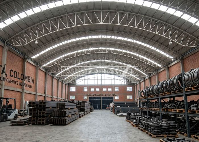 Bodega en arriendo en Parque Industrial Santo Domingo, Madrid · foto 3 de 8