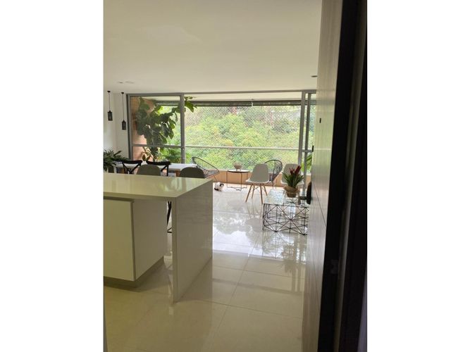 Apartamento de 2 alcobas en venta en Los Naranjos, Medellín, 94 m² · foto 4 de 10