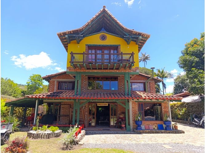 Finca en venta en El Tambo, La Ceja, 250 m² · foto 3 de 24