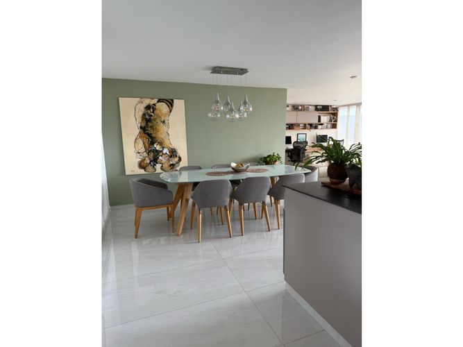 Apartamento de 2 alcobas en venta en Los Naranjos, Medellín, 118 m² · foto 2 de 9