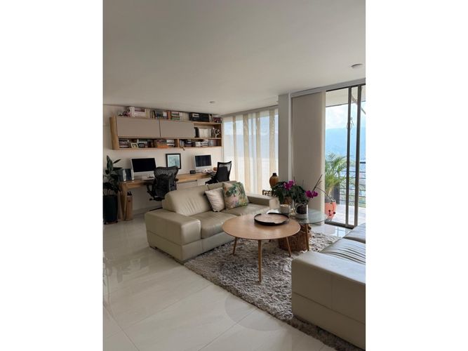 Apartamento de 2 alcobas en venta en Los Naranjos, Medellín, 118 m² · foto 4 de 9