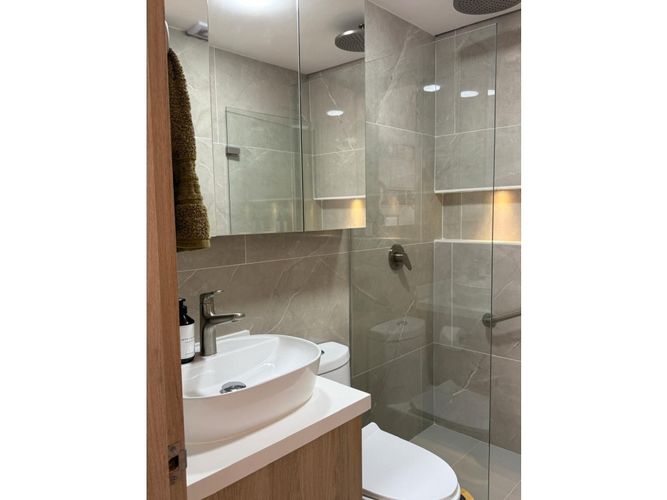Apartamento de 2 alcobas en venta en Los Naranjos, Medellín, 118 m² · foto 5 de 9