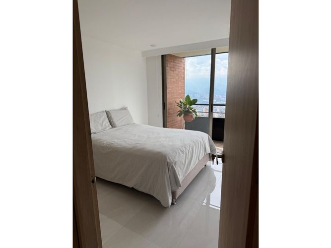 Apartamento de 2 alcobas en venta en Los Naranjos, Medellín, 118 m² · foto 7 de 9