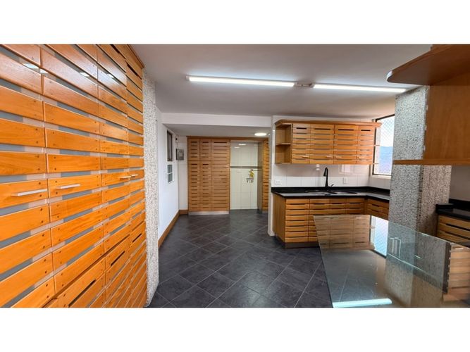 Apartamento de 4 alcobas en venta en El Diamante No. 2, Medellín, 178 m² · foto 6 de 19