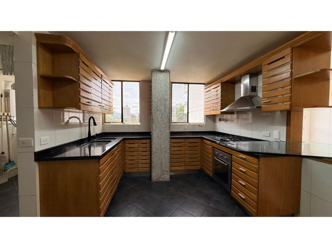 Apartamento de 4 alcobas en venta en El Diamante No. 2, Medellín, 178 m² · foto 8 de 19