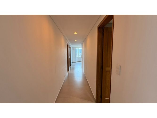 Apartamento de 4 alcobas en venta en El Diamante No. 2, Medellín, 178 m² · foto 10 de 19