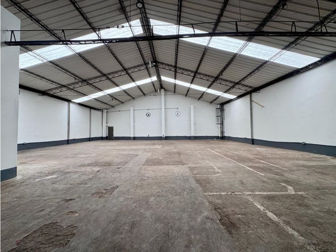 Bodega en arriendo en La Esmeralda, Itagüí, 420 m² · foto 2 de 10