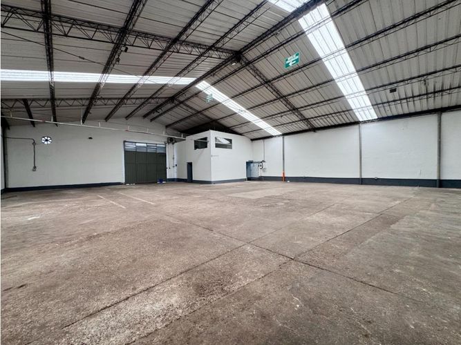 Bodega en arriendo en La Esmeralda, Itagüí, 420 m² · foto 3 de 10