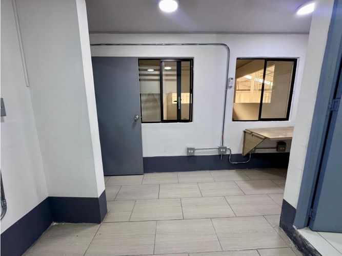 Bodega en arriendo en La Esmeralda, Itagüí, 420 m² · foto 5 de 10