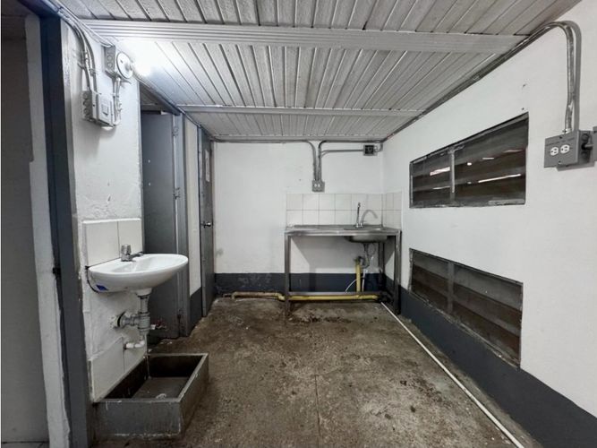 Bodega en arriendo en La Esmeralda, Itagüí, 420 m² · foto 8 de 10