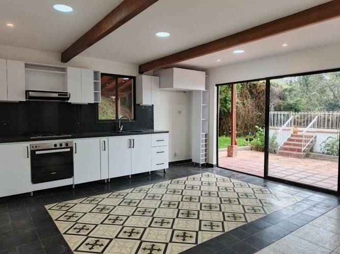 Finca en arriendo en Santa Elena, Medellín, 214 m² · foto 3 de 24