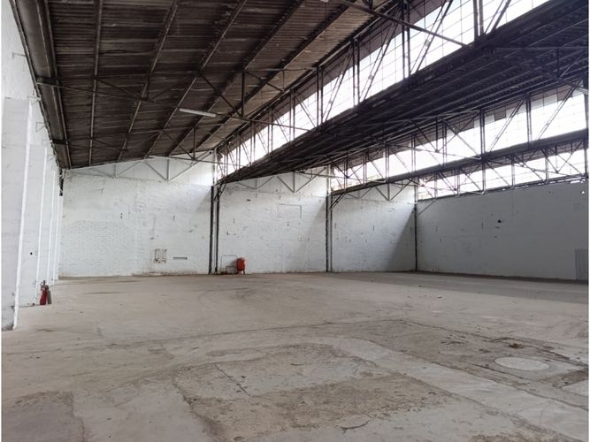Bodega en arriendo en Las Vegas, Envigado, 2400 m² · foto 2 de 7