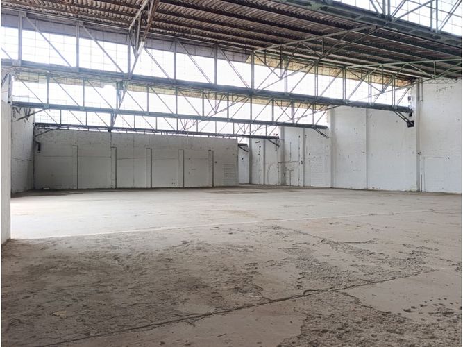 Bodega en arriendo en Las Vegas, Envigado, 2400 m² · foto 3 de 7