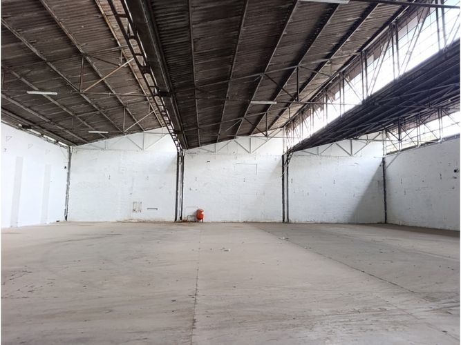 Bodega en arriendo en Las Vegas, Envigado, 2400 m² · foto 4 de 7