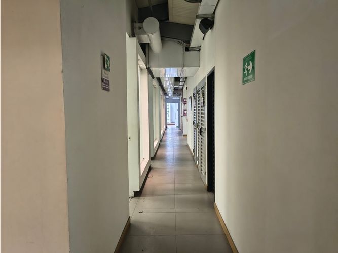 Edificio en arriendo en Laureles Nogal, Medellín, 2000 m² · foto 2 de 24