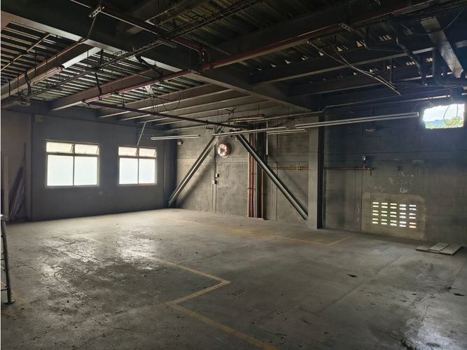 Edificio en arriendo en Laureles Nogal, Medellín, 2000 m² · foto 19 de 24