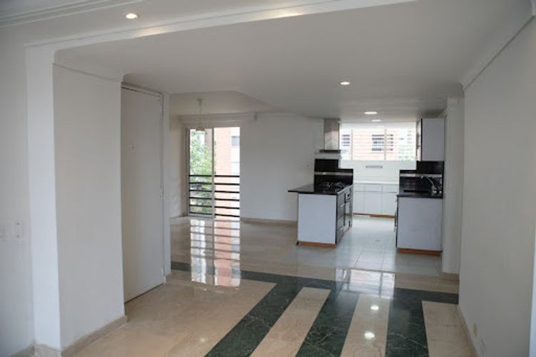 Apartamento de 3 alcobas en arriendo en La Florida, Medellín, 150 m² · foto 2 de 19