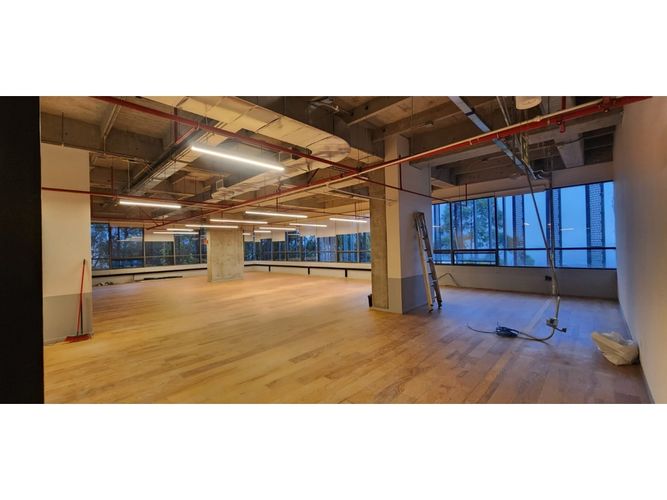 Oficina en arriendo en Pablo Escobar La Milagrosa, Medellín, 240 m² · foto 2 de 7