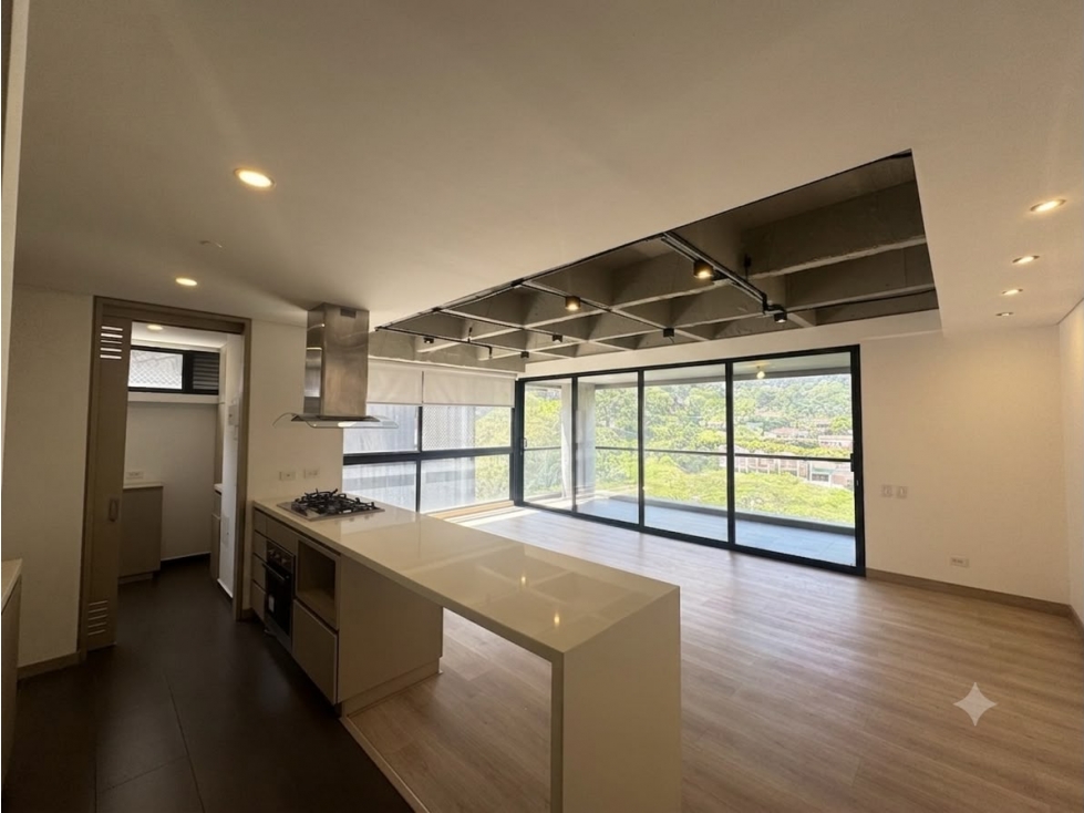 Apartamento en arriendo en Altos Del Poblado, Medellín · foto 2 de 15
