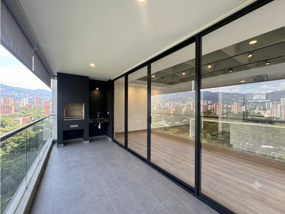 Apartamento en arriendo en Altos Del Poblado, Medellín · foto 3 de 15