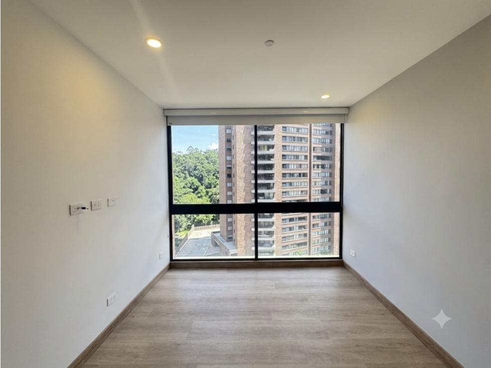 Apartamento en arriendo en Altos Del Poblado, Medellín · foto 4 de 15