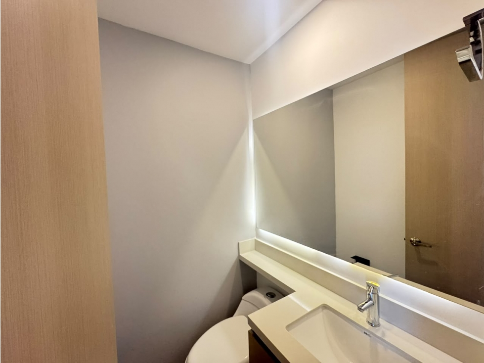 Apartamento en arriendo en Altos Del Poblado, Medellín · foto 8 de 15