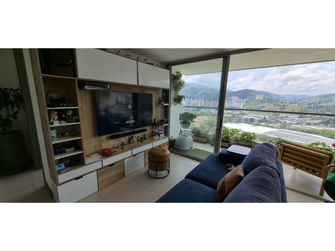Apartamento de 3 alcobas en venta en San Juan Bautista, Itagüí, 116 m² · foto 5 de 17