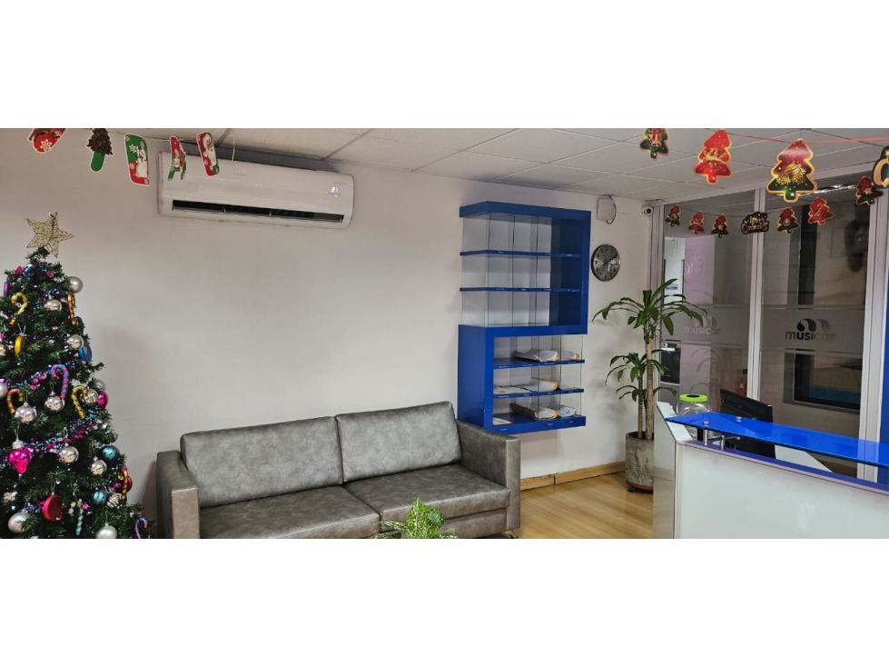 Casa de 15 alcobas en venta en San Vicente, Cali, 755 m² · foto 2 de 24