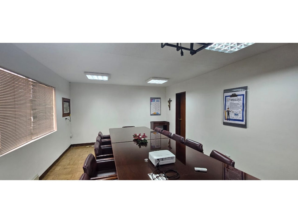 Casa de 15 alcobas en venta en San Vicente, Cali, 755 m² · foto 8 de 24