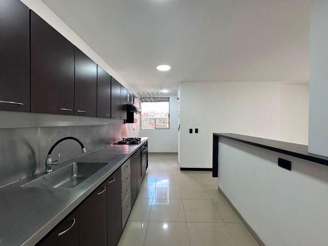 Apartamento de 3 alcobas en venta en Los Naranjos, Medellín, 120 m² · foto 4 de 15
