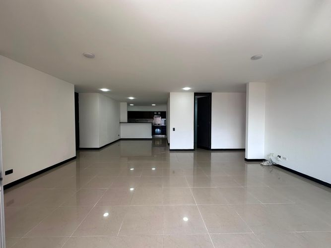 Apartamento de 3 alcobas en venta en Los Naranjos, Medellín, 120 m² · foto 6 de 15