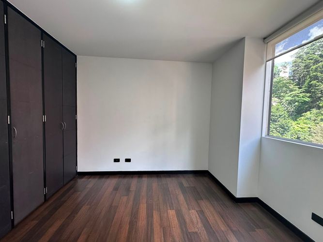 Apartamento de 3 alcobas en venta en Los Naranjos, Medellín, 120 m² · foto 11 de 15