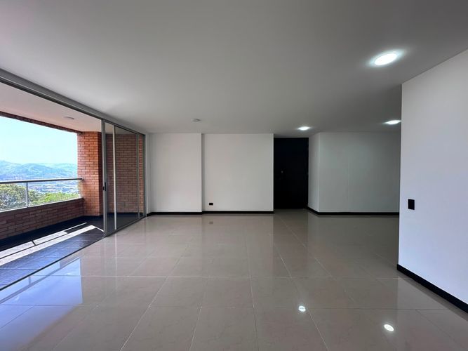 Apartamento de 3 alcobas en venta en Los Naranjos, Medellín, 120 m² · foto 2 de 15