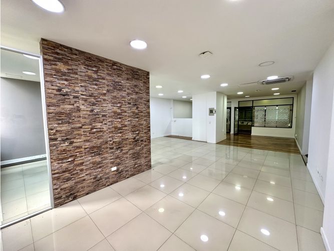 Oficina en arriendo en Oviedo, Medellín, 138 m² · foto 5 de 13