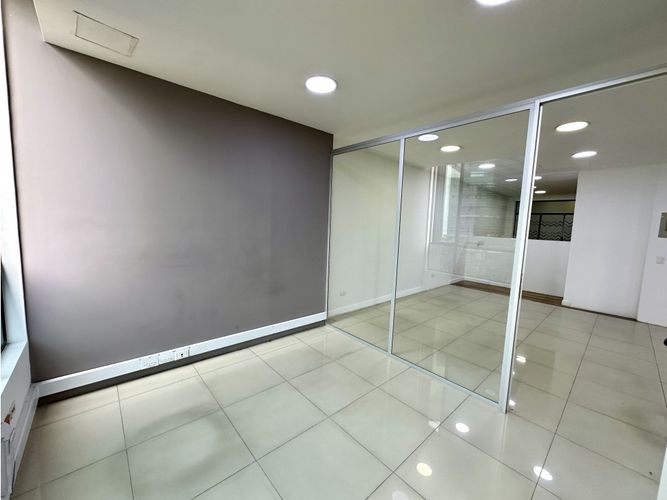 Oficina en arriendo en Oviedo, Medellín, 138 m² · foto 8 de 13