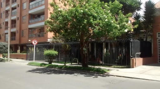 Casa en venta en Santa Barbara, Bogotá · foto 2 de 5