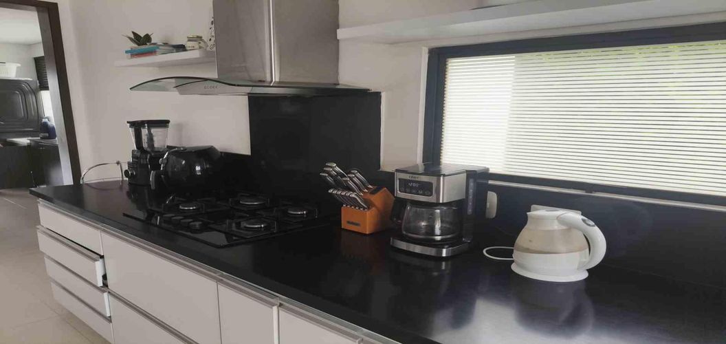 Casa de 5 alcobas en venta en El Caimo, Armenia, 302 m² · foto 2 de 24